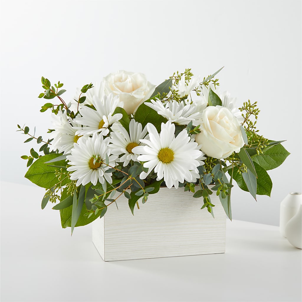Fresh Linen Box Bouquet – HOMETOWN TREASURES FLORAL & GIFTS, Morris OK