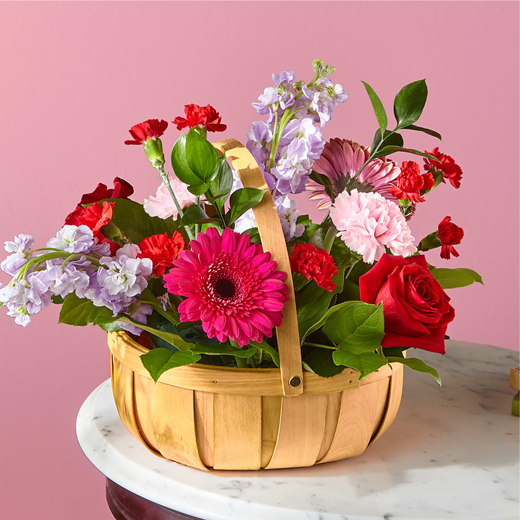 Pink Picnic Basket – HOMETOWN TREASURES FLORAL & GIFTS, Morris OK