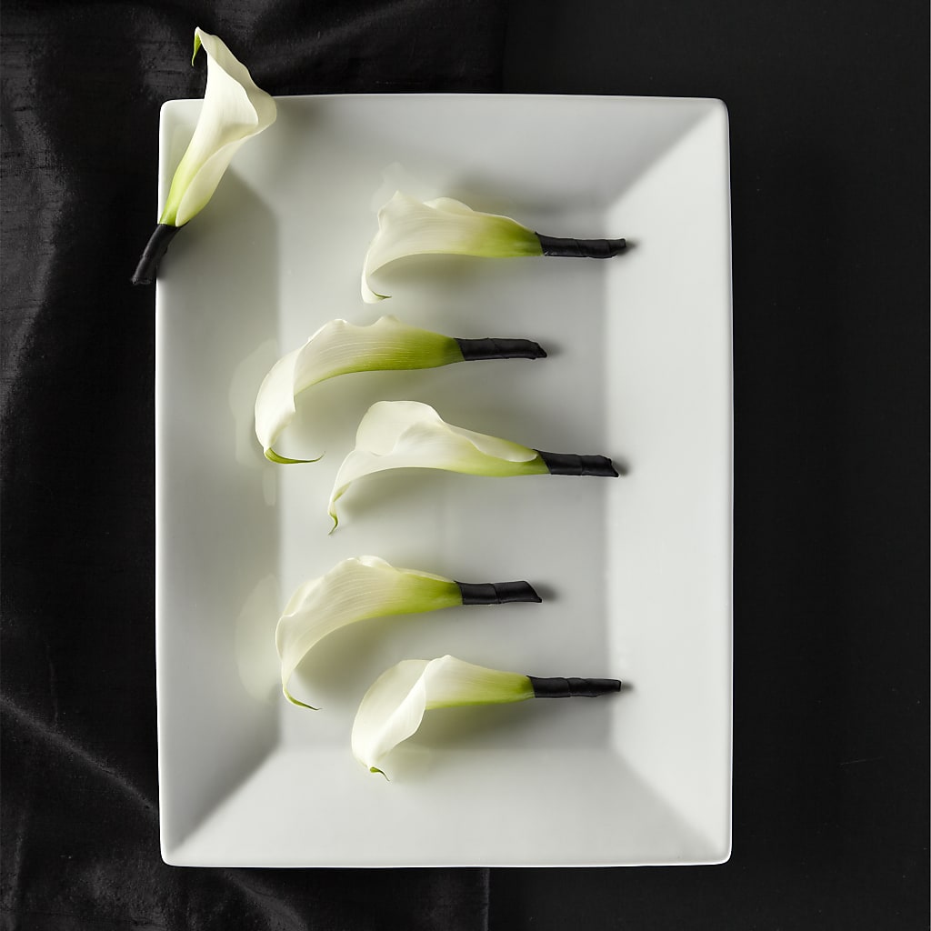 Calla Lily Promise Boutonniere – HOMETOWN TREASURES FLORAL & GIFTS, Morris OK