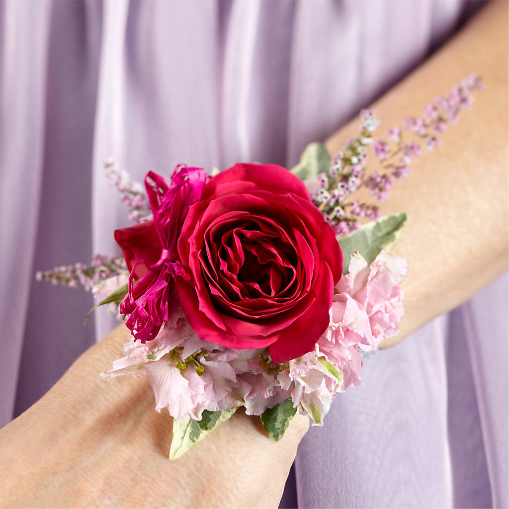 Rose Charm Corsage – HOMETOWN TREASURES FLORAL & GIFTS, Morris OK