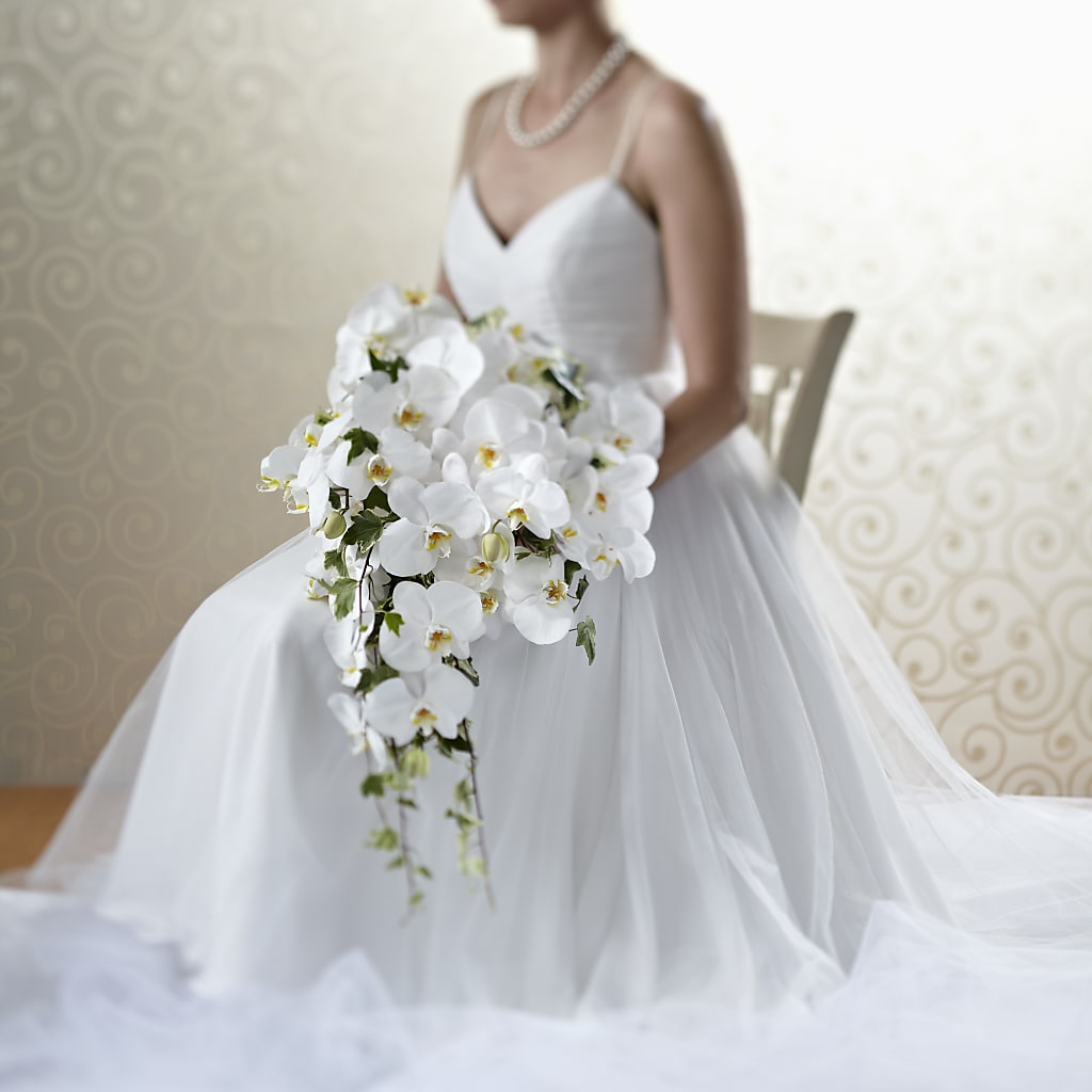 Classic White Bouquet – HOMETOWN TREASURES FLORAL & GIFTS, Morris OK