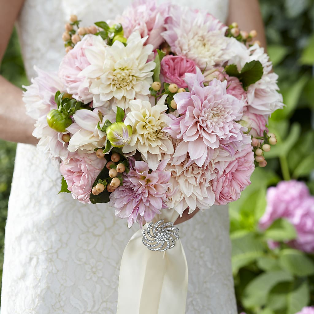 Heart's Promise Bouquet – HOMETOWN TREASURES FLORAL & GIFTS, Morris OK