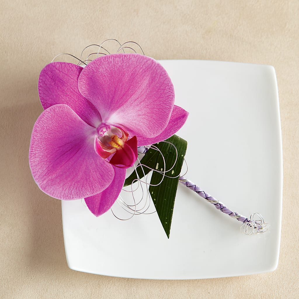 Glorious Boutonniere – HOMETOWN TREASURES FLORAL & GIFTS, Morris OK