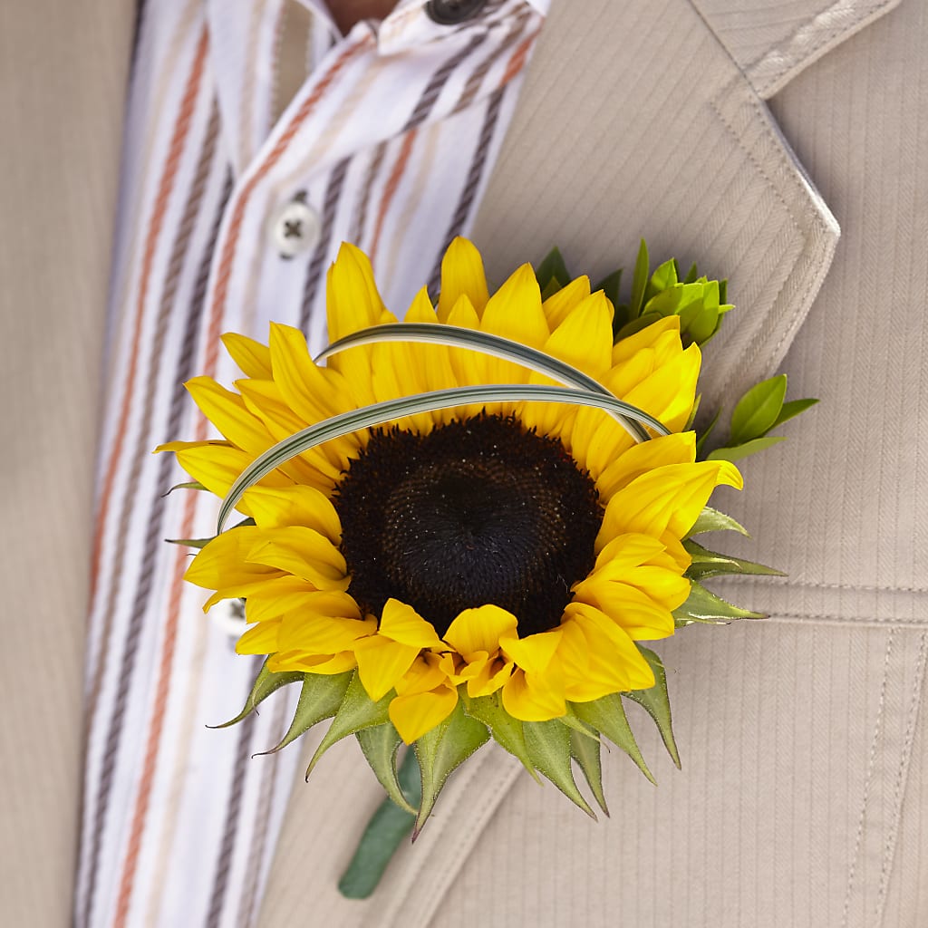 Free Spirit Boutonniere – HOMETOWN TREASURES FLORAL & GIFTS, Morris OK