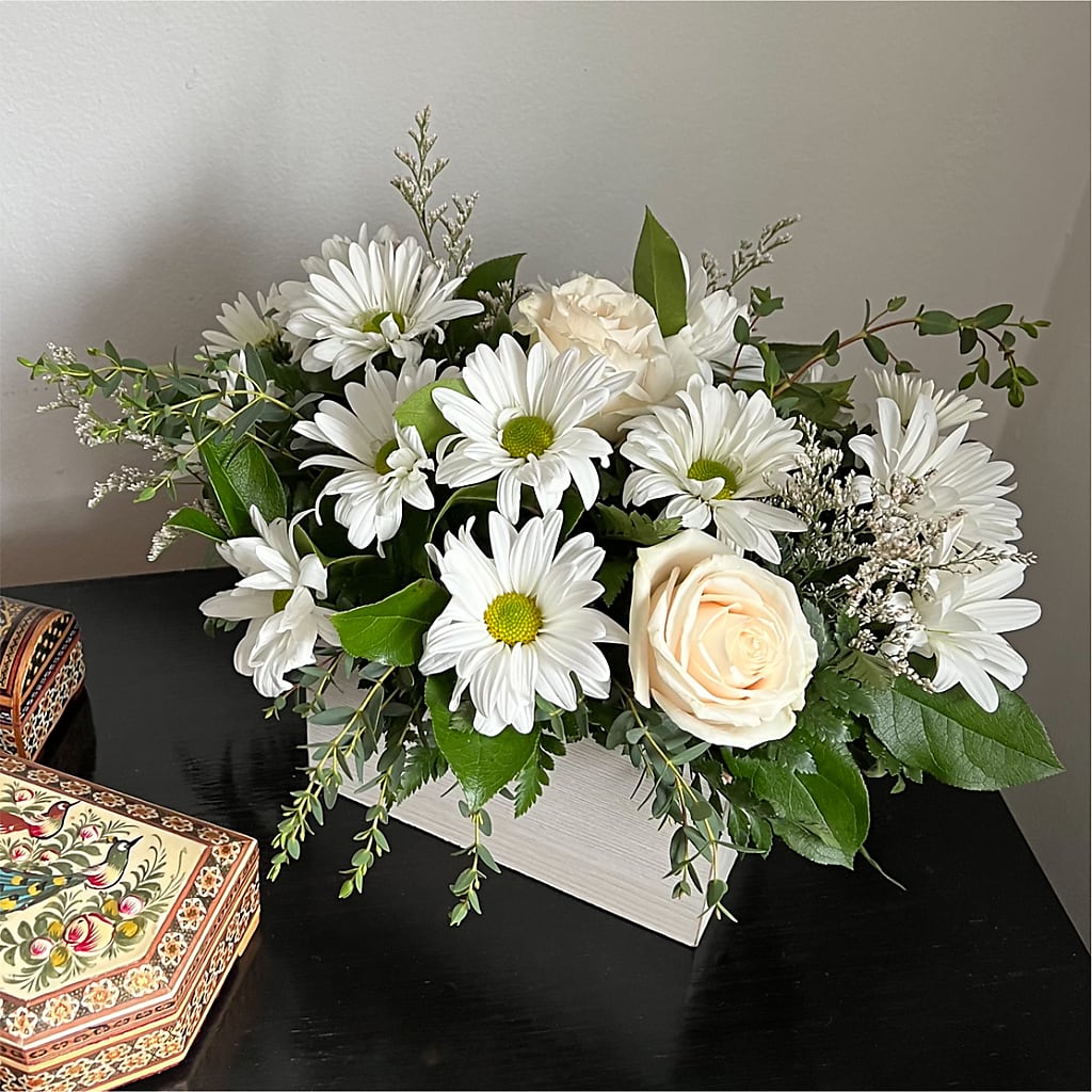 Fresh Linen Box Bouquet – HOMETOWN TREASURES FLORAL & GIFTS, Morris OK
