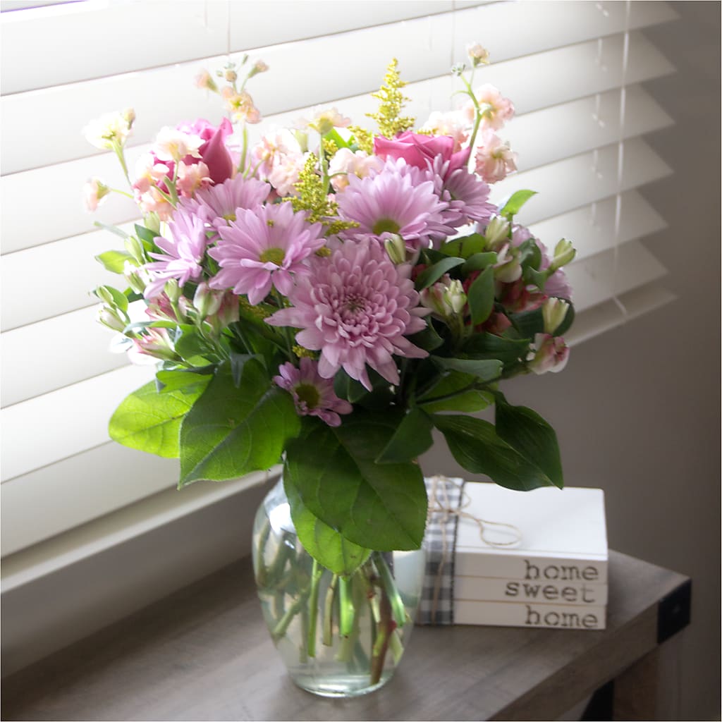 Pastel Tradition - A Florist Original – HOMETOWN TREASURES FLORAL & GIFTS, Morris OK
