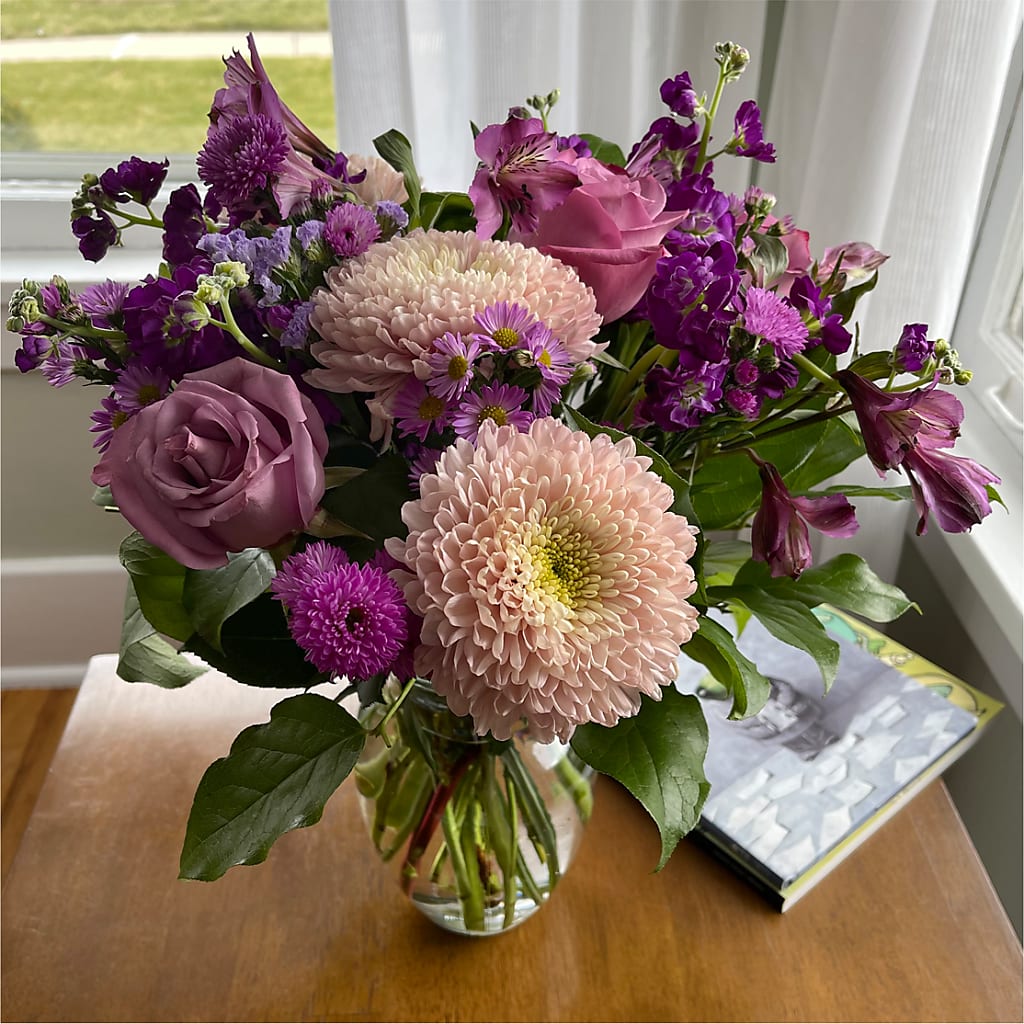Ultraviolet Bouquet – HOMETOWN TREASURES FLORAL & GIFTS, Morris OK