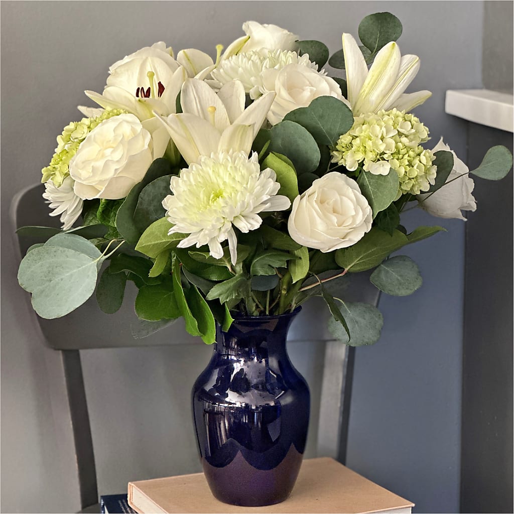 Snowy Dreams Bouquet – HOMETOWN TREASURES FLORAL & GIFTS, Morris OK