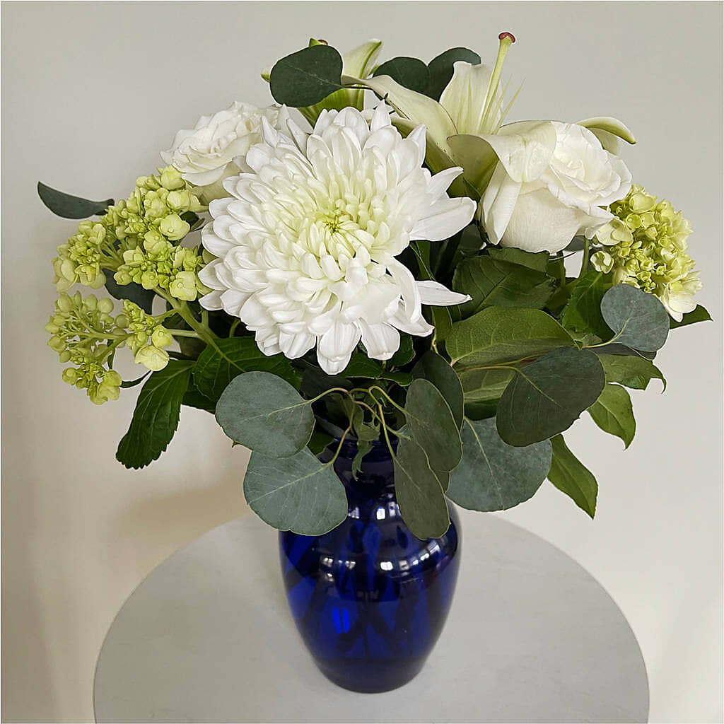 Snowy Dreams Bouquet – HOMETOWN TREASURES FLORAL & GIFTS, Morris OK