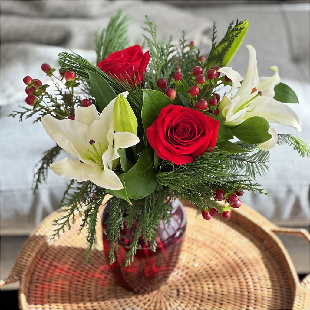 Evergreen Delight Bouquet – HOMETOWN TREASURES FLORAL & GIFTS, Morris OK