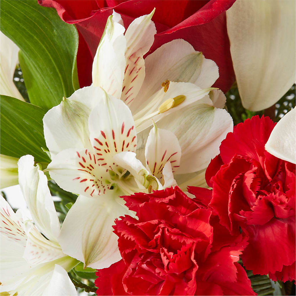 Holiday Season Bouquet – HOMETOWN TREASURES FLORAL & GIFTS, Morris OK