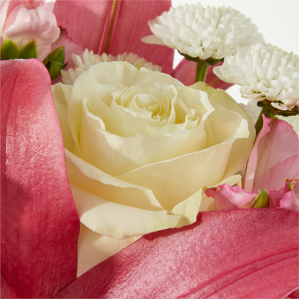 Piece of Cake Bouquet – HOMETOWN TREASURES FLORAL & GIFTS, Morris OK