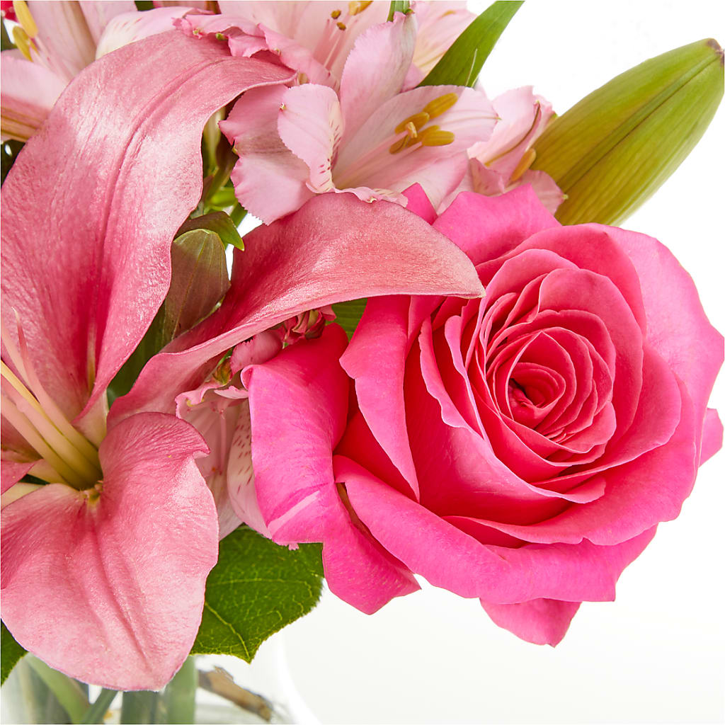 Lots of Love Bouquet – HOMETOWN TREASURES FLORAL & GIFTS, Morris OK