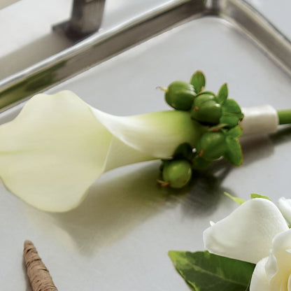 White Calla Boutonniere – HOMETOWN TREASURES FLORAL & GIFTS, Morris OK